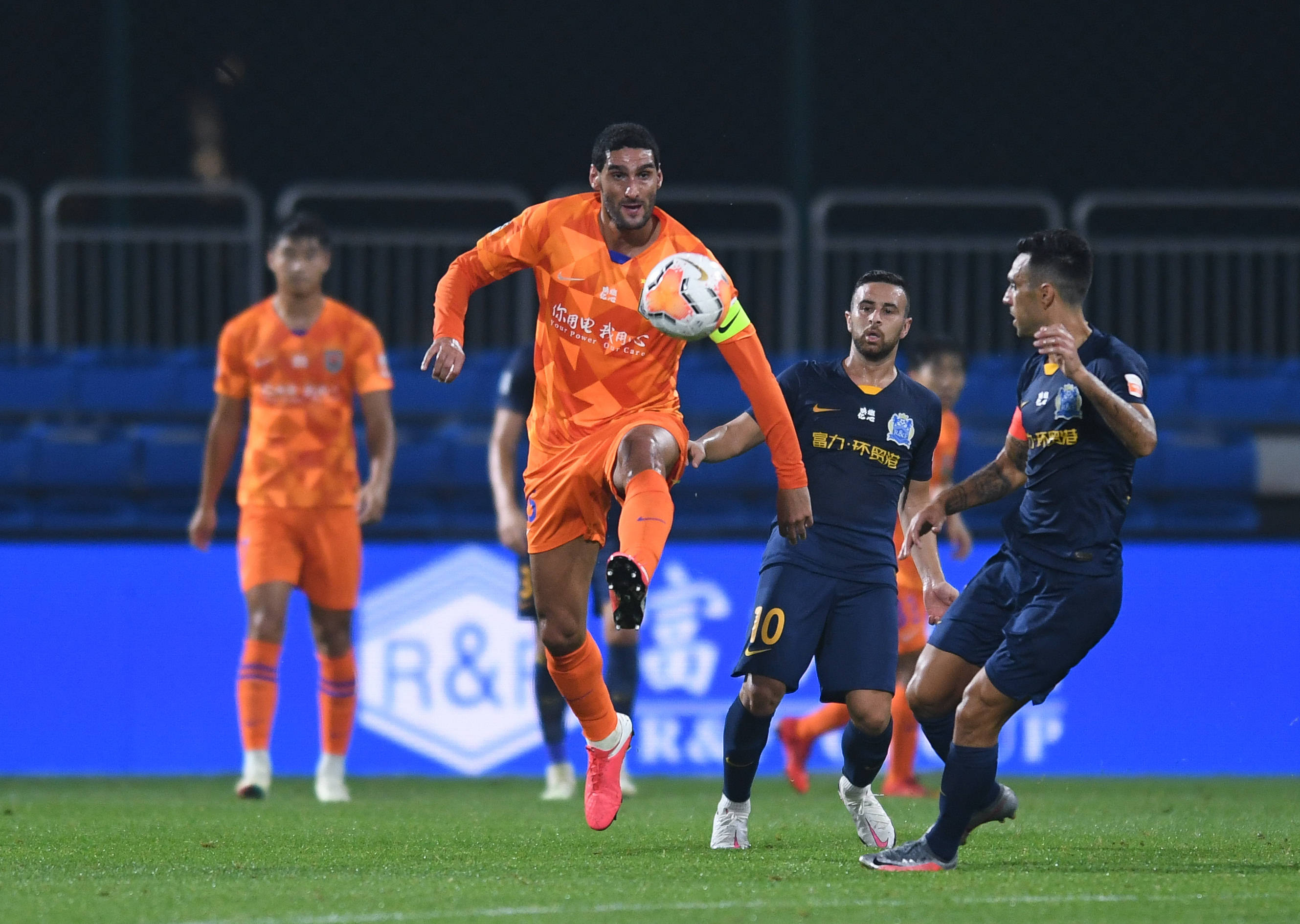 广州富力大胜山东鲁能,实力派对决拼尽全力的简单介绍 广州富力大胜山东鲁能,实力派对决拼尽全力的简单介绍