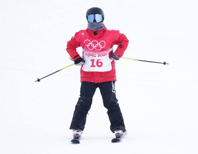 重庆队在比赛中发挥出色，以绝对优势击败对手的简单介绍