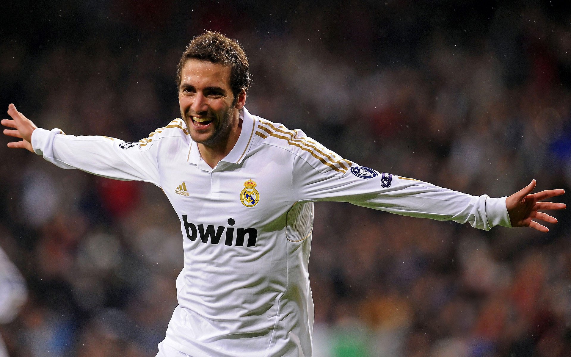 开云在线直播-若日尼奥点射定乾坤，里昂强行终结法国足球旧秩序