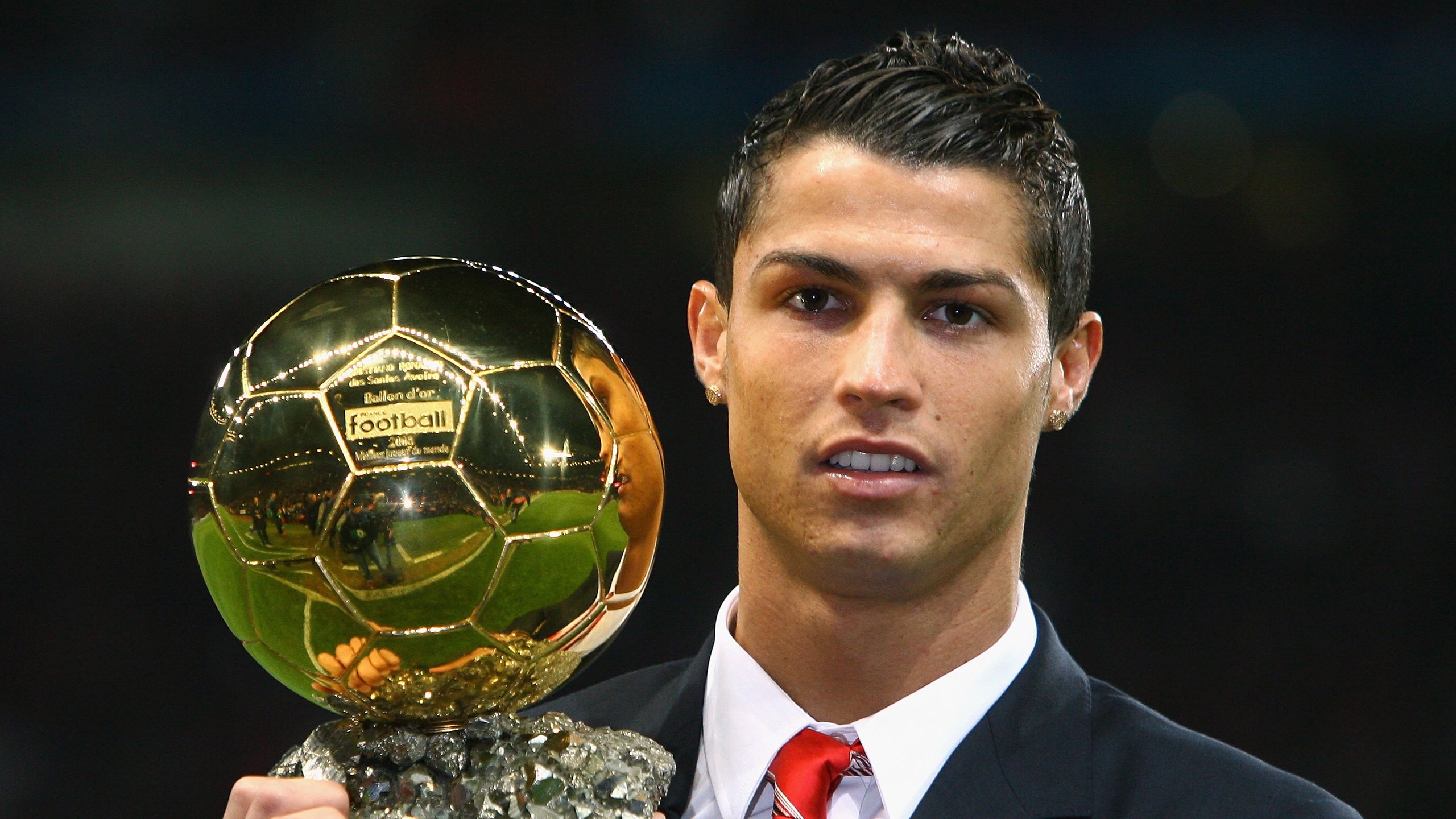 从东亚到欧洲，日本足球的压制哲学与加克波的欧冠封神之夜