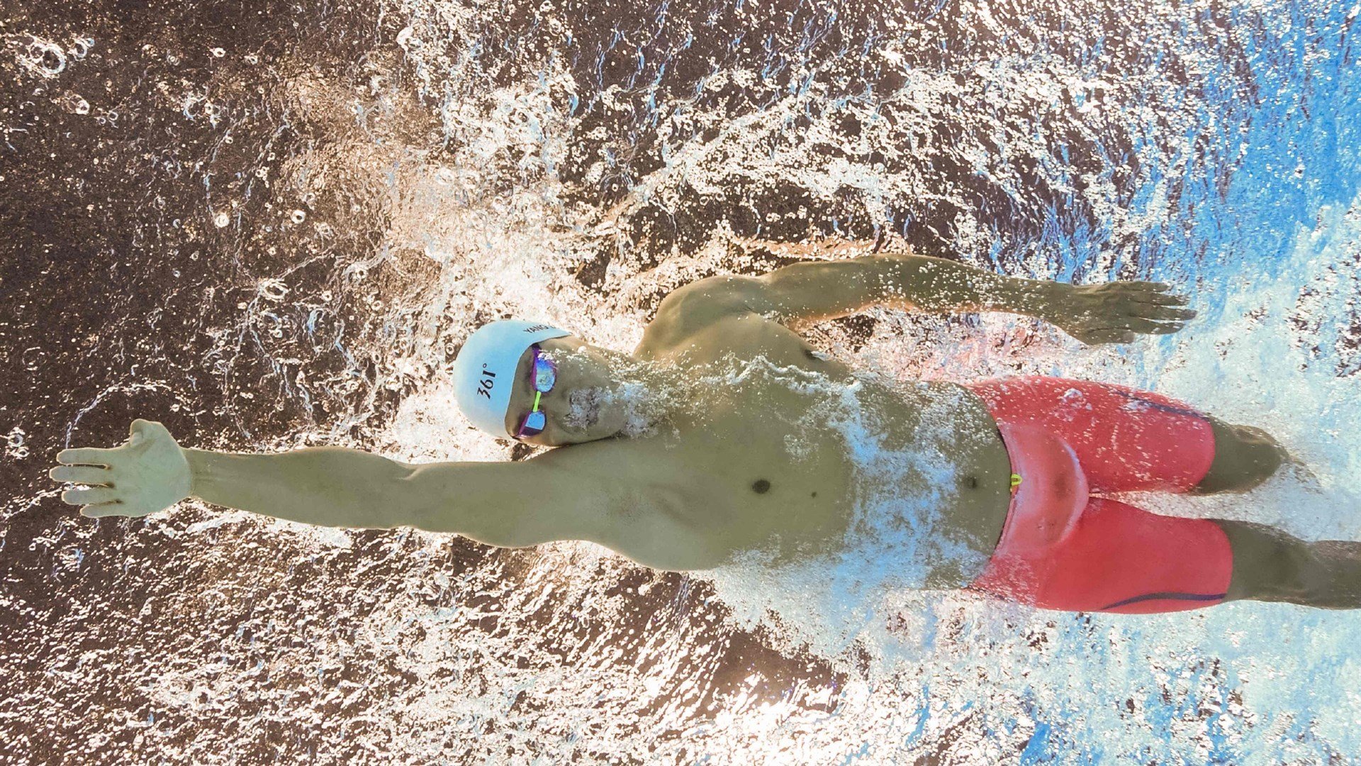 绿茵场上的鏖战与乒乓台边的火焰，当法国队遭遇英格兰，张本智和点燃赛场